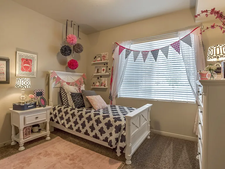 Model Guest Bedroom