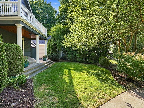 3rd image of 1727 E 16th Ave