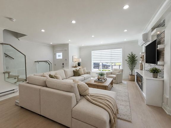 3rd image of 8233 Williams Rd #105