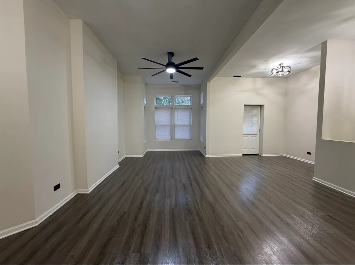 3 bed, 1200 sqft, $2,100 — Photo 2