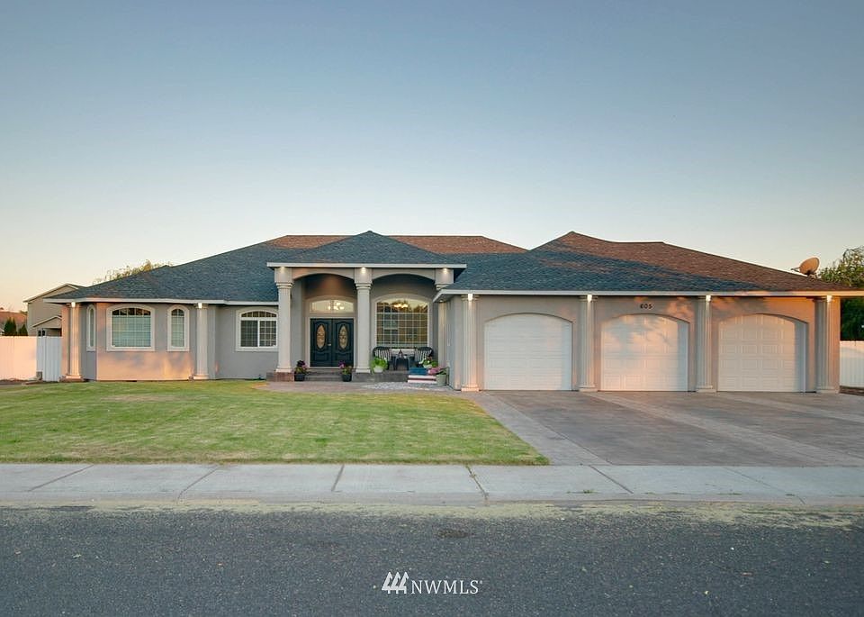 1st image of 605 Lupine Drive NE