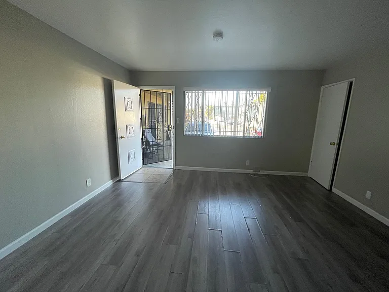 5611 Bancroft Ave #A — Photo 12