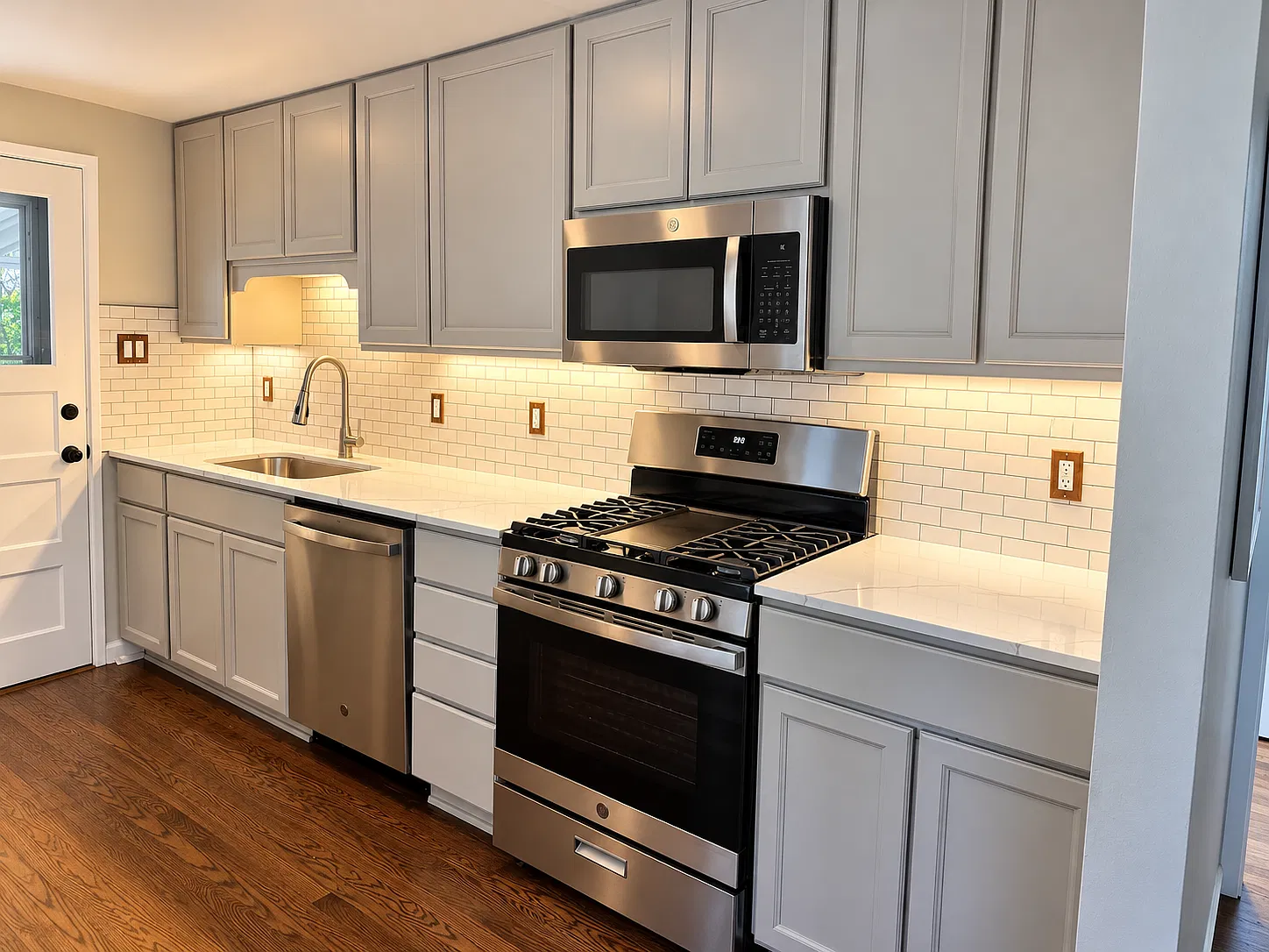 2 bed, 780 sqft, $2,300 — Photo 1