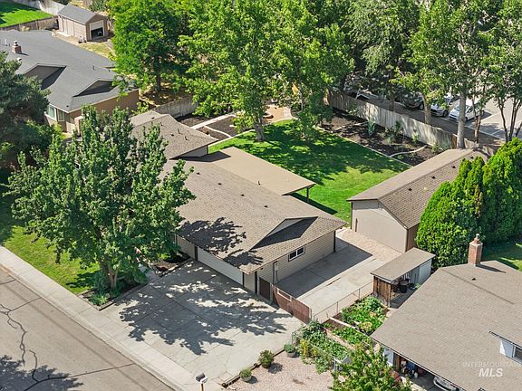 4th image of 1675 S Country Terrace Way