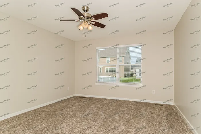 319 Pecan Bluffs Dr — Photo 8