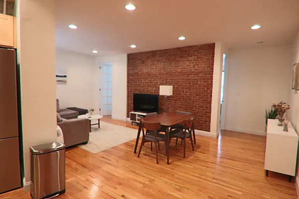 Rented by PMG Real Estate  | media 47