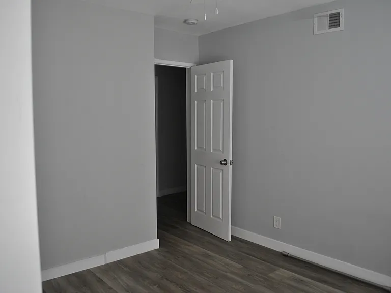 252 Royal Coach Ave — Photo 12