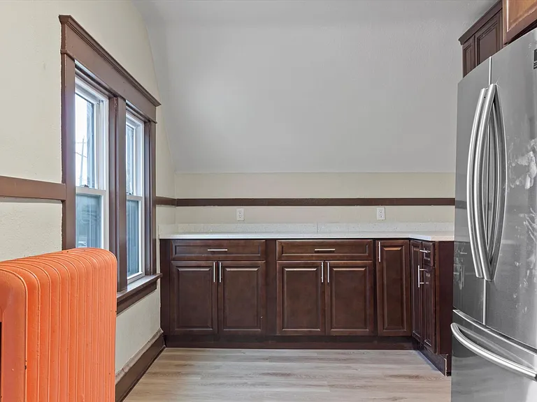 4960 S Packard Ave #B — Photo 4
