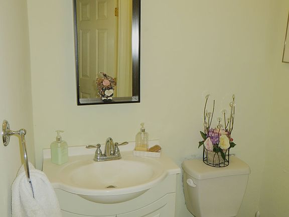 2nd image of 840 Old Cedar Cir