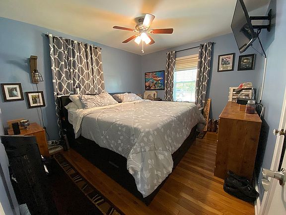 Main level bedroom 