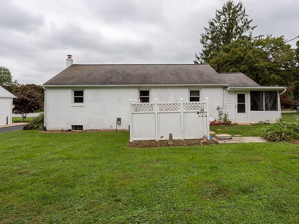 2nd image of 1708 Stirling St