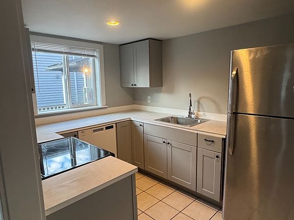 5th image of 2243 14th Ave W Unit B