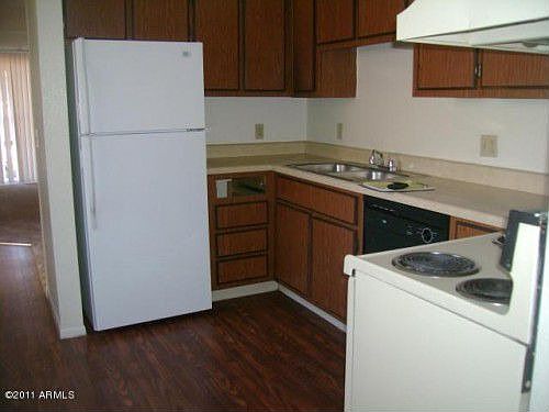 4th image of 2844 E Marconi Ave