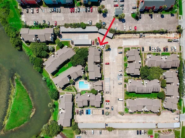 3220 69th St APT F4, Galveston, TX 77551