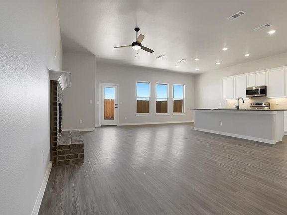 5th image of 2918 Bryan Ave