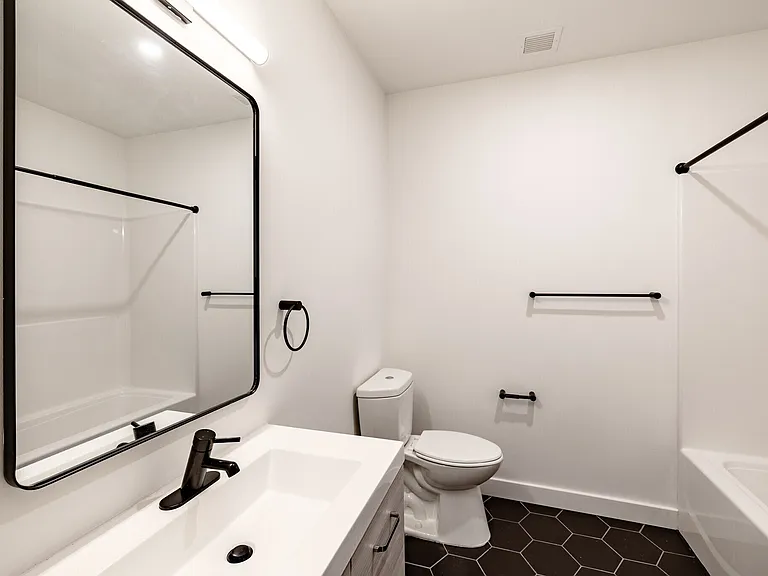 21 Erie Blvd — Photo 10