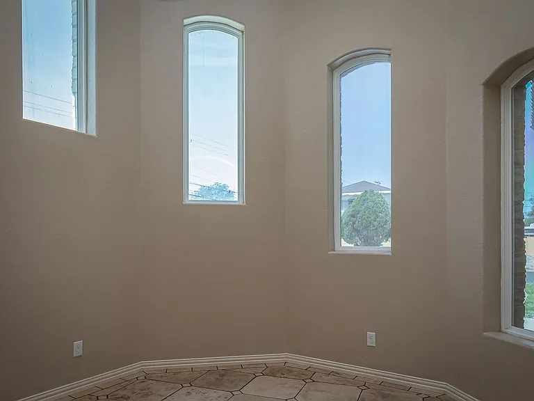 101 Margaret Ln — Photo 4