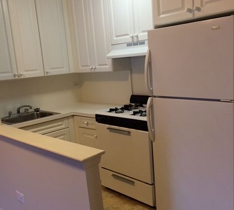 3rd image of 655 Tysens Ln APT 4N