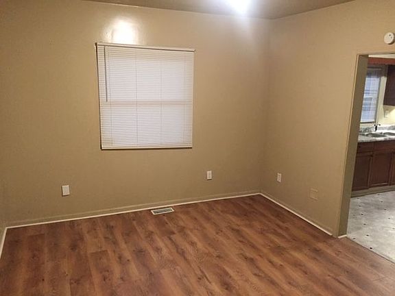 2nd image of 3905 Oliver Ave