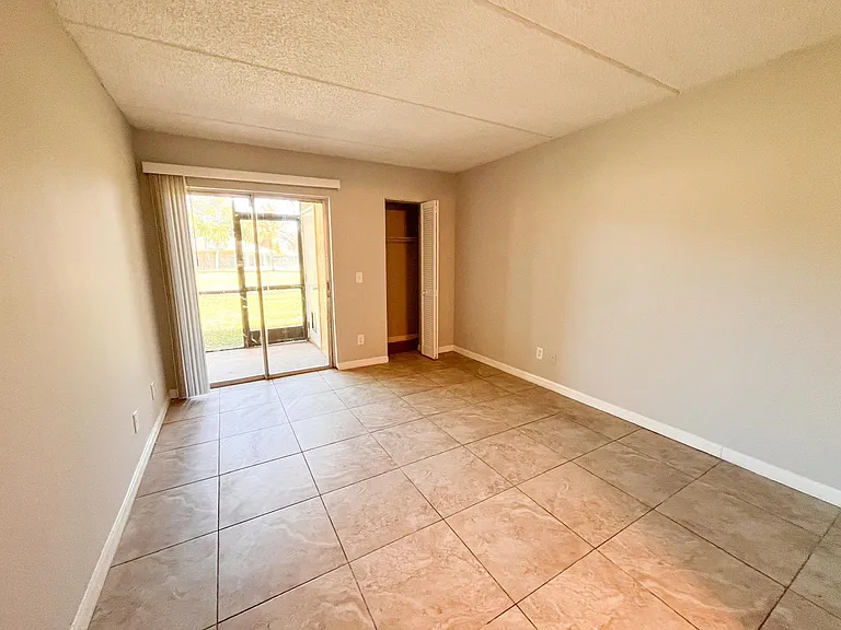 1106 Meadows Cir — Photo 6