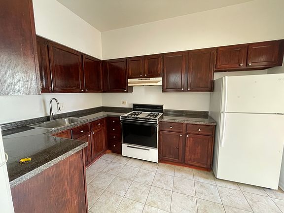 4th image of 3354 N Broadway St #2R