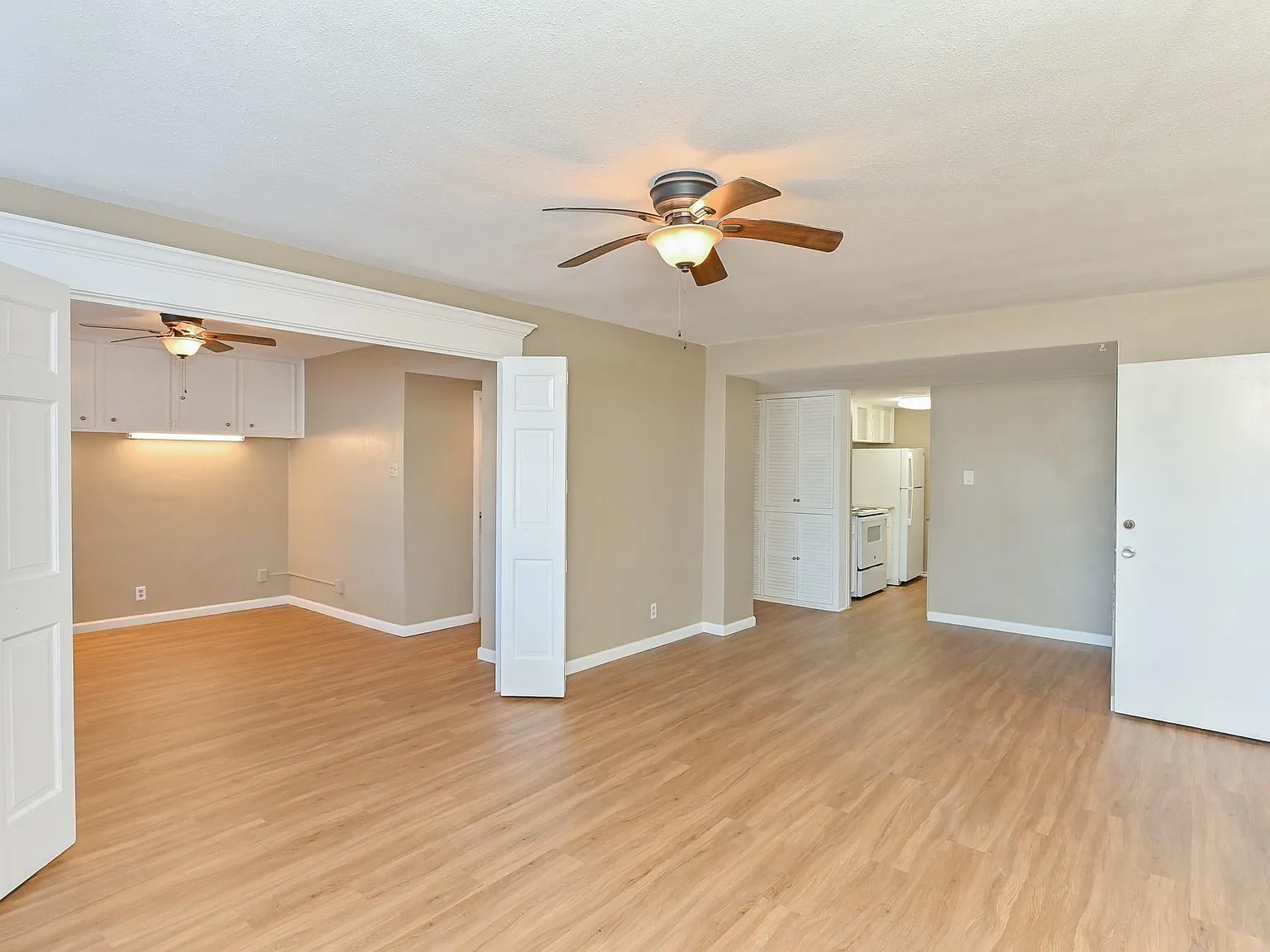 2 bed, 2.0 bath, 872 sqft, $1,200 — Photo 3