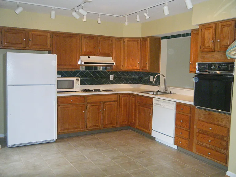 23 Rhodes Pl — Photo 6