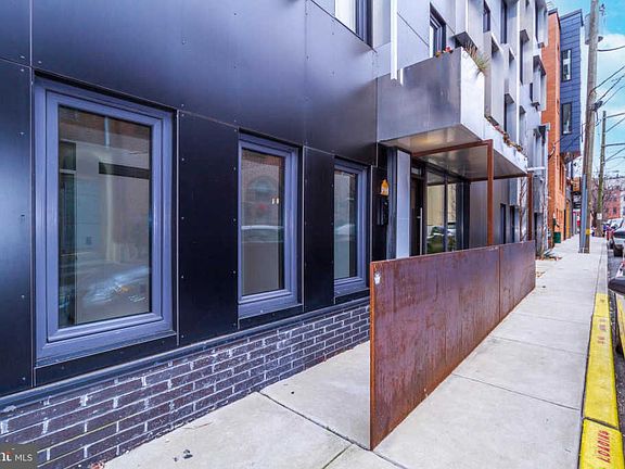 2nd image of 152 W Laurel St #102