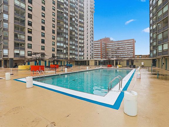 3rd image of 5701 N Sheridan Rd APT 3E