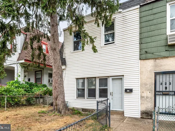 221 Barrington Rd, Upper Darby, PA 19082