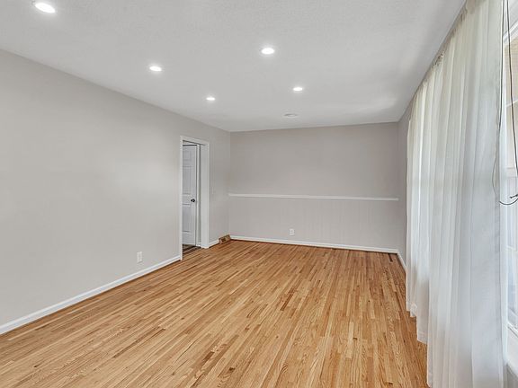 4th image of 4043 Marydale Dr