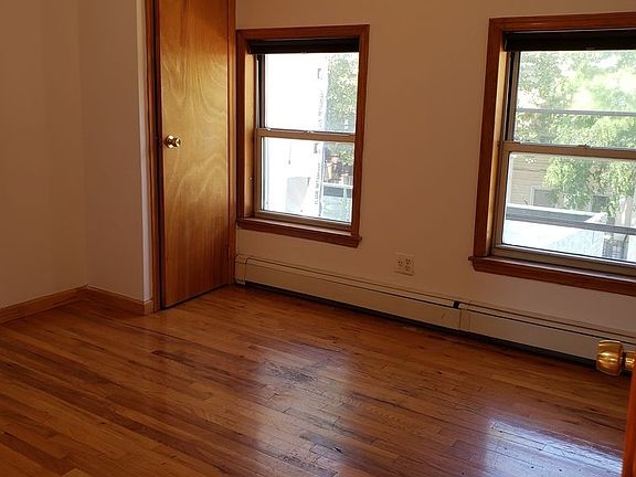5th image of 479 Humboldt St #3
