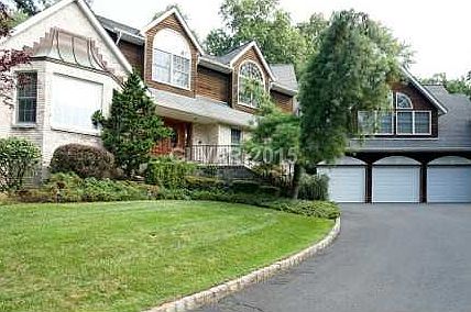1st image of 32 Westerly Dr