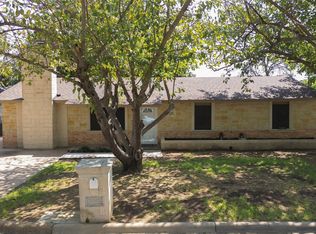 2442 Lakeshore Dr, Grand Prairie, TX 75051