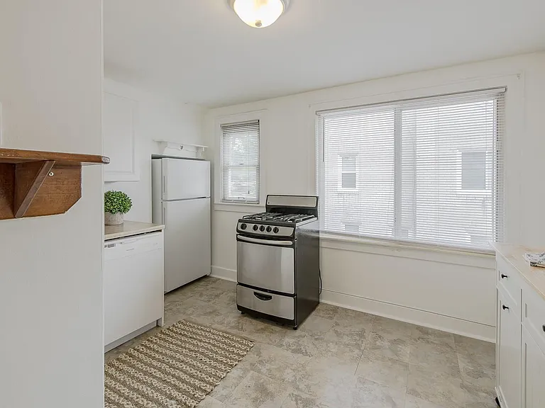 122 W Houstonia Ave — Photo 14