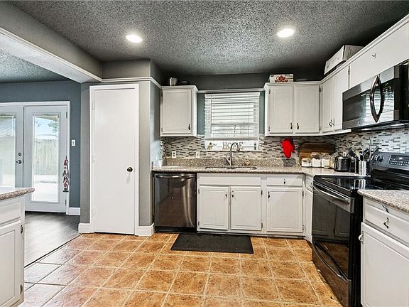 4th image of 3861 Nathan Kornman Dr