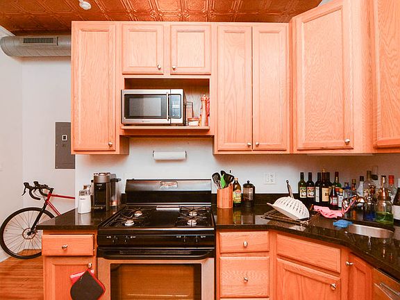 4th image of 825 N Winchester Ave #2F