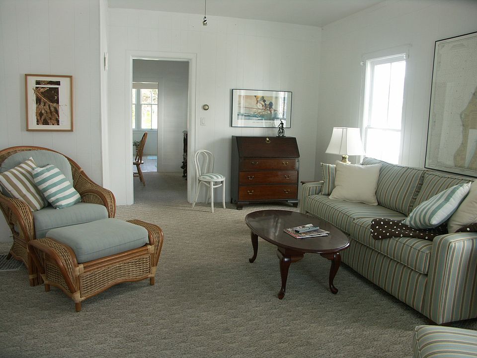 1st image of 123 Forest Ave