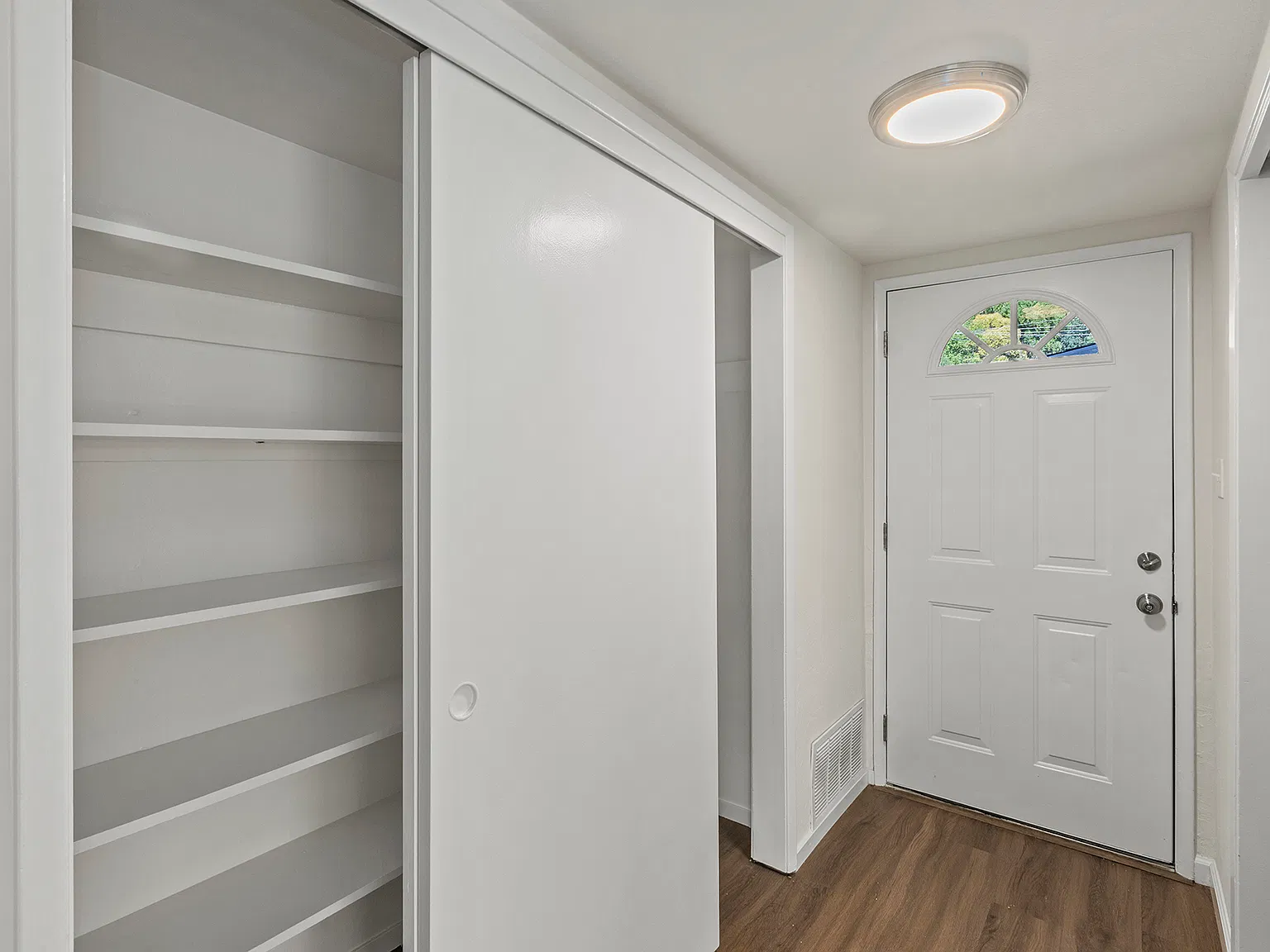 2 bed, 1.5 bath, 980 sqft, $3,675 — Photo 2