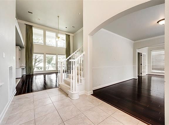 4th image of 9704 Southern Hills Dr