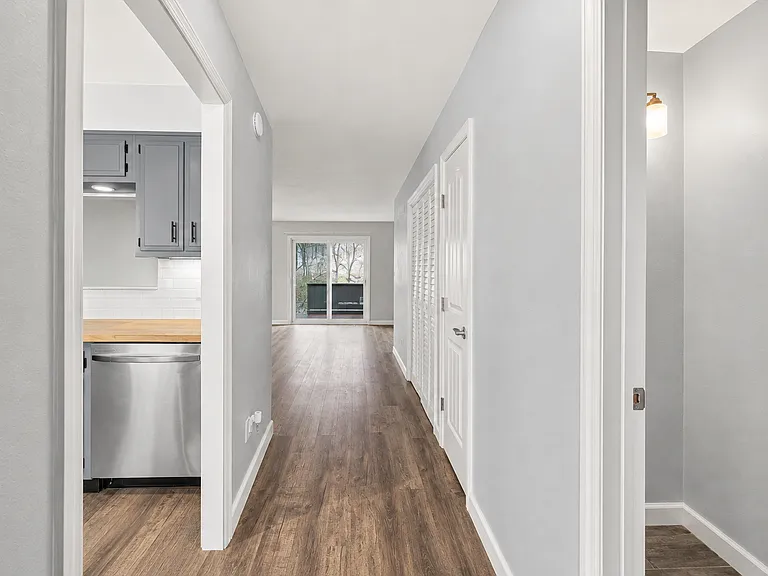 7122 Woods Crossing Dr — Photo 4