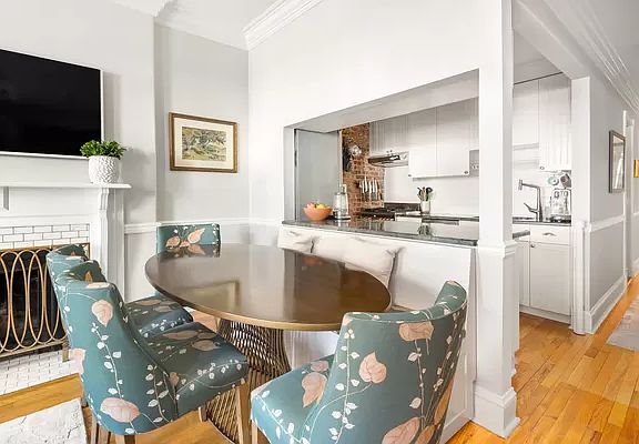 3rd image of 117 W 77th St APT 5