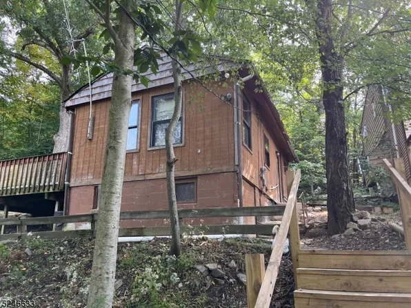 42 Riverside Rd, West Milford Twp., NJ 07421