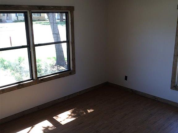 5th image of 1326 Portland Ave