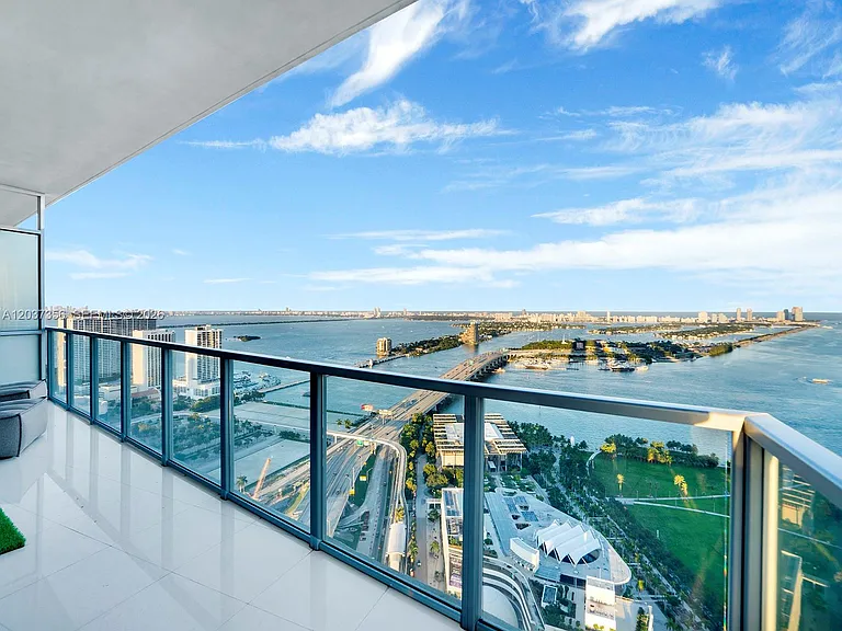 1100 Biscayne Blvd #4001 — Photo 31