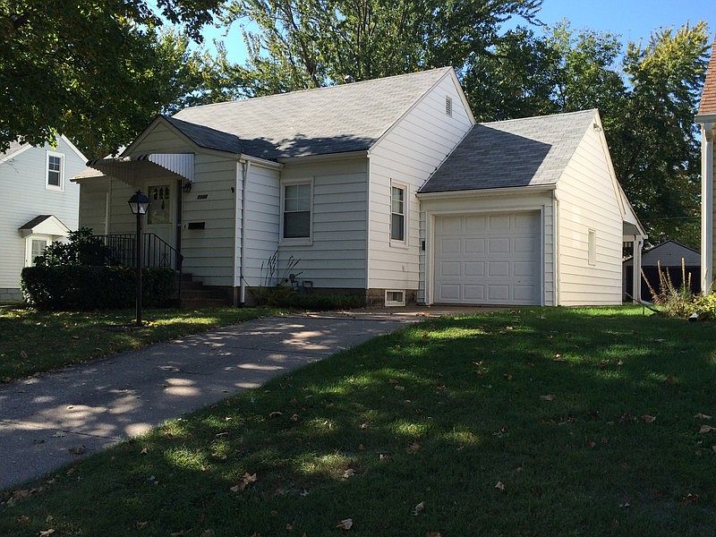 2048 37th street : Front view
