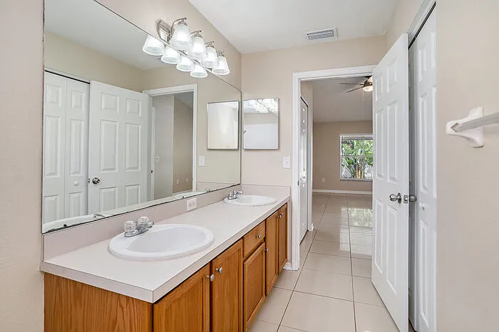 12712 Longcrest Dr — Photo 17