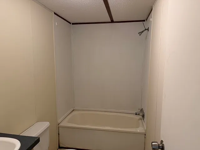 3 bed, 1100 sqft, $800 — Photo 3
