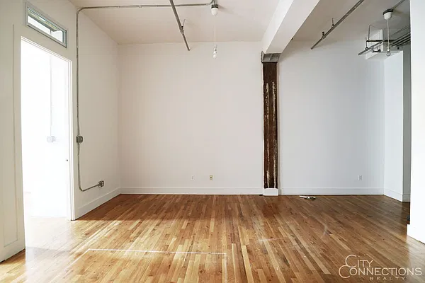 Rented by City Connections Realty | media 4