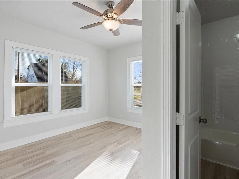 1118 Elliston St — Photo 23